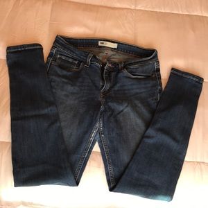 Medium Rise Levi Skinny Jeans